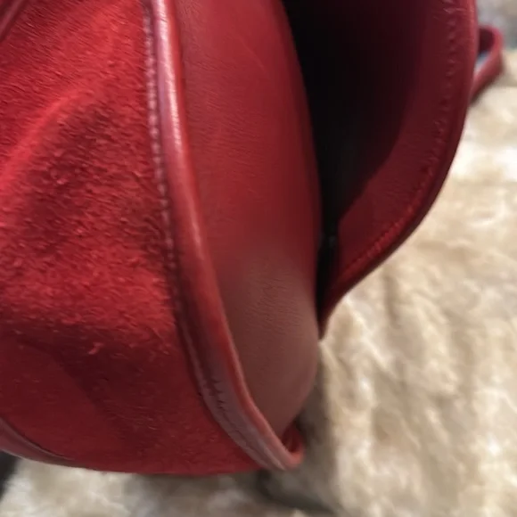 Vintage Coach Berkeley 9014 Saddle Bag Red Crescent Pebble Leather Suede - Picture 11 of 16
